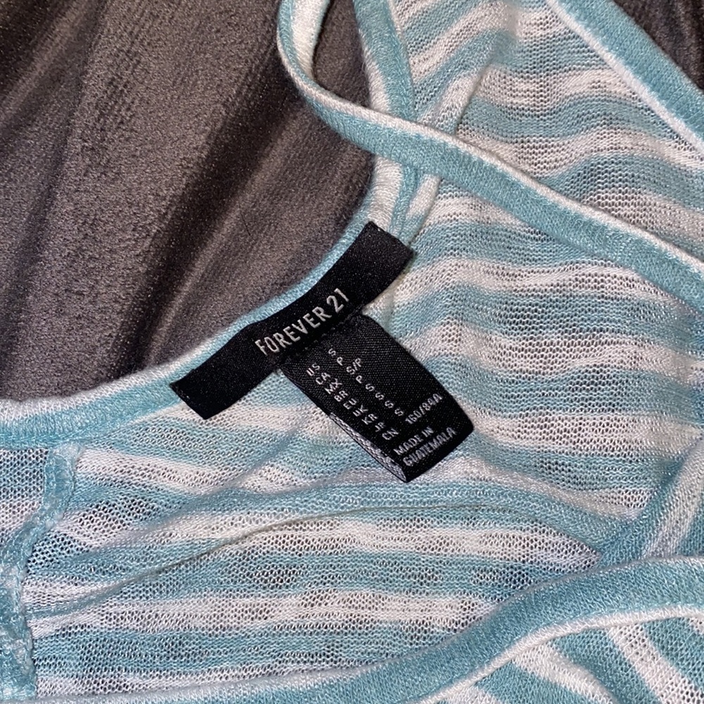 🎱Blue and white sheer top! - Picture 6 of 7